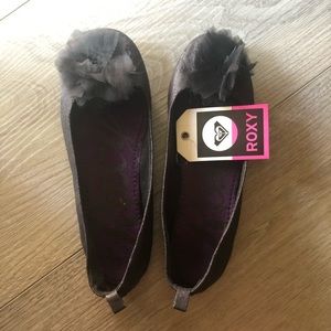 NWT Roxy black flats with flower detail
